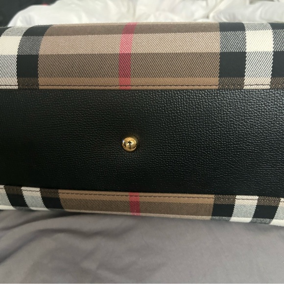 Brand New Burberry Purse - Picture 5 of 10